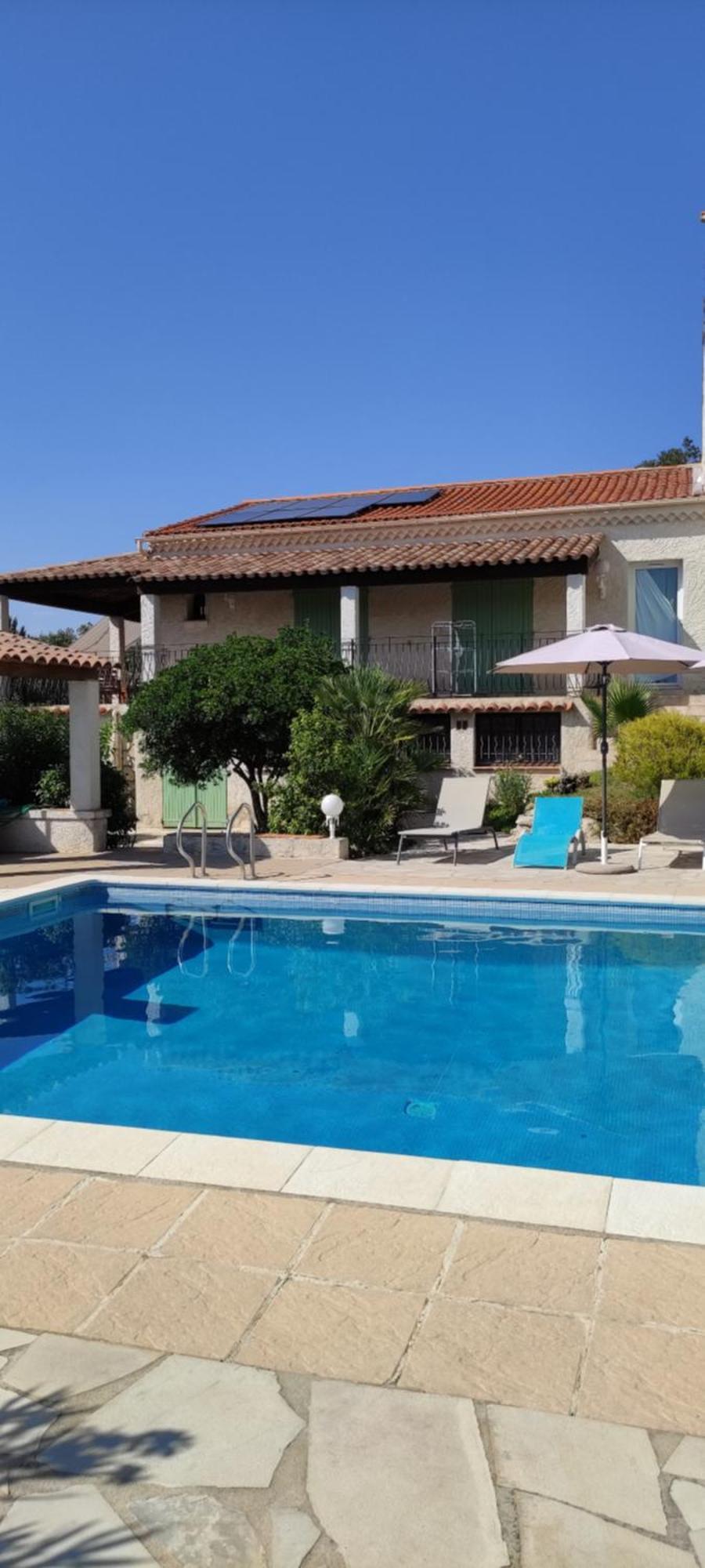Partie De Villa, Au Calme, Immense Piscine Avec Vue Panoramique *