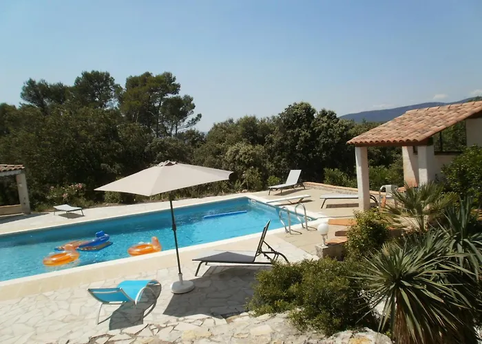 Lorgues, La Tourelle, Immense Piscine, Plongeoir, Vue, Au Grand Calme